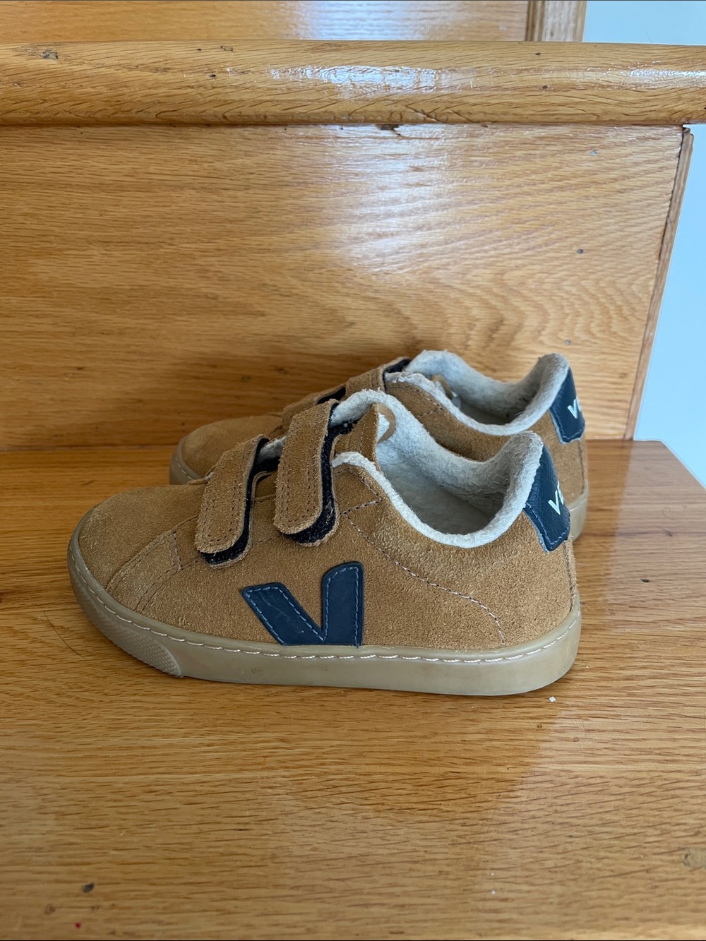 Veja Kids Suede Sneakers (27)